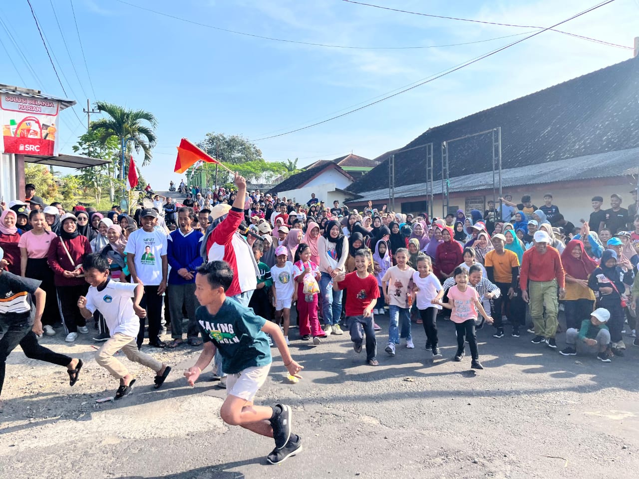 PEMDES SENDANGAGUNG MENGGELAR JALAN SEHAT PERINGATAN HUT RI KE 80 TAHUN