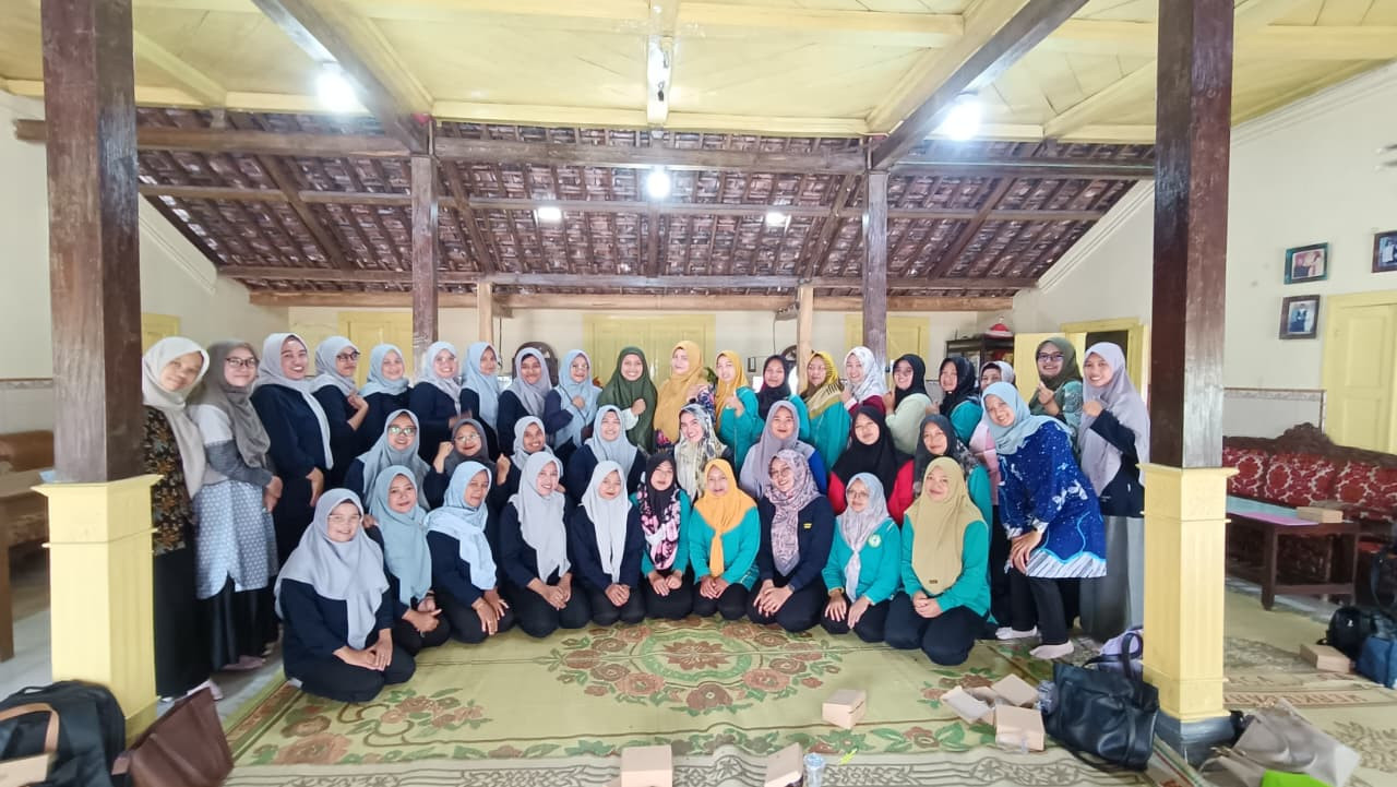 KADER POSYANDU DESA SENDANGAGUNG MENGIKUTI PELATIHAN 25 KOMPETENSI DASAR  POSYANDU DI UPTD PUSKESMAS SUMBERAGUNG