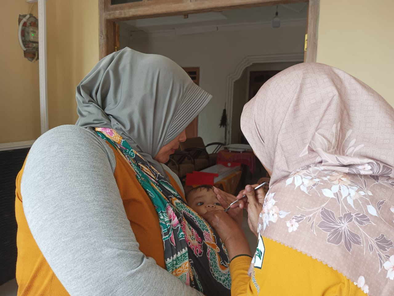 PEMBERIAN VITAMIN DAN OBAT CACING MENJADI PRIORITAS UTAMA PENCEGAHAN STUNTING DI KEGIATAN POSYANDU DUSUN JIWIR DESA SENDANGAGUNG