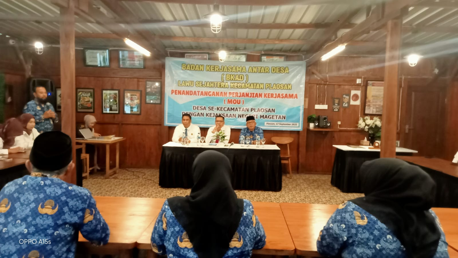 KEPALA DESA SENDANGAGUNG BERSAMA KEPALA DESA SEKECAMATAN PLAOSAN MENANDATANGANI PERJANJIAN KERJASAMA MOU DENGAN KEJAKSAAN NEGERI MAGETAN