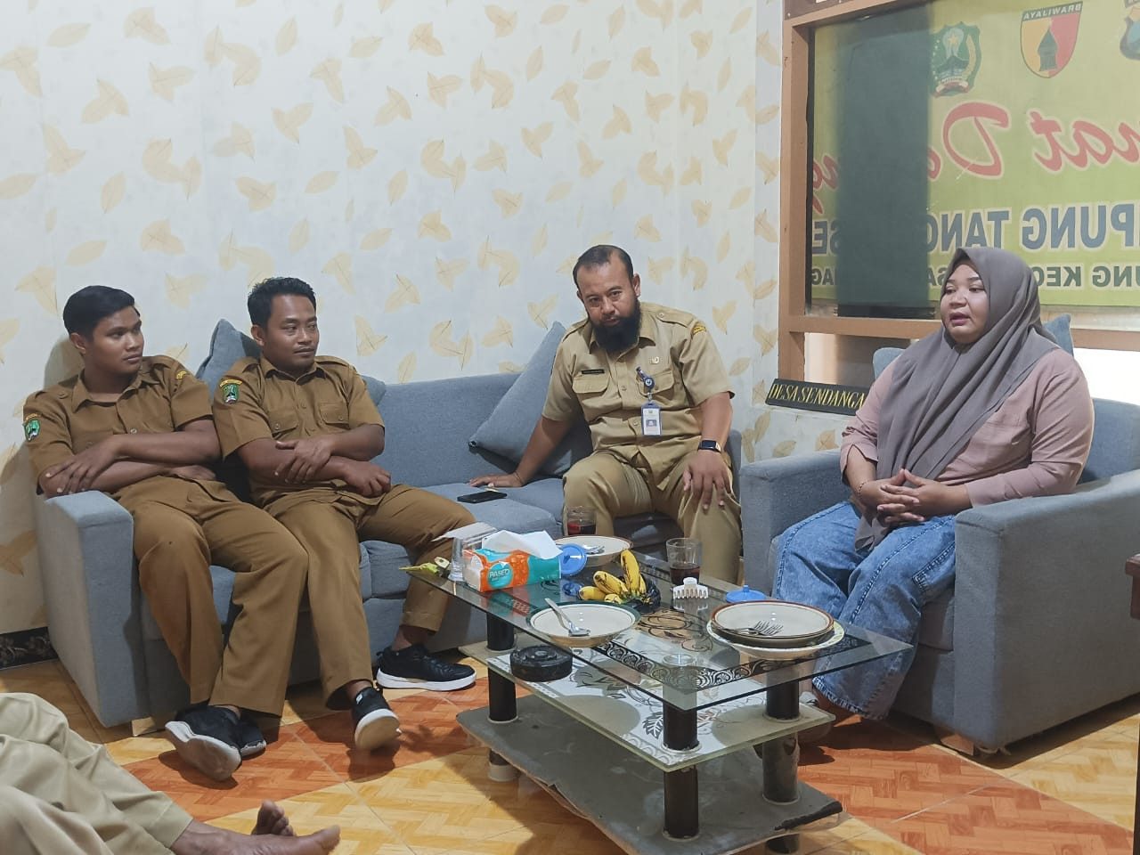 CAMAT PLAOSAN MELAKUKAN KOORDINASI DENGAN PEMDES SENDANGAGUNG TERKAIT PENGANGGARAN PENGELOLAAN SAMPAH KHUSUSNYA DI LINGKUNGAN SENDNAGAGUNG