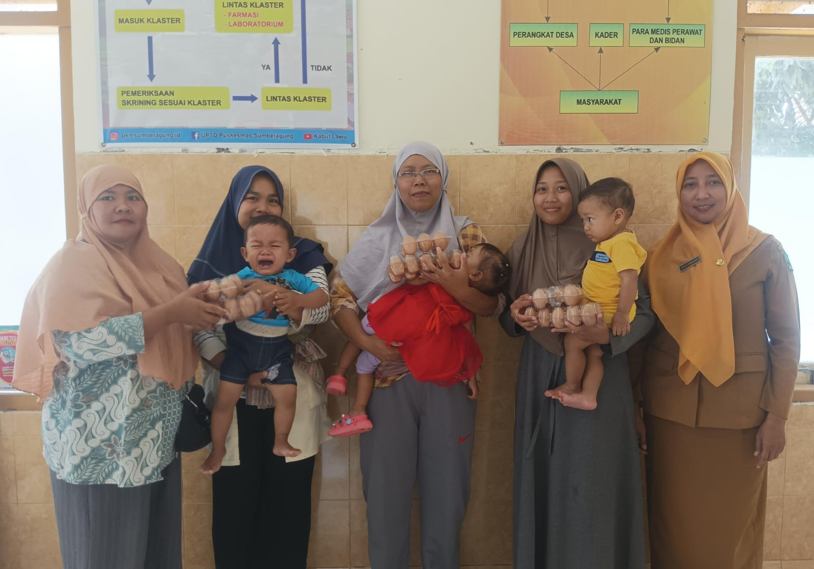 MELALUI PROGRAM KEPITTING, PEMDES SENDANGAGUNG SALURKAN BANTUAN TELUR UNTUK BALITA TERINDIKASI GIZI KURANG