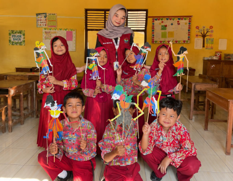 KKN UNS KENALKAN WAYANG KULIT LEWAT MEWARNAI, TUMBUHKAN KREATIVITAS ANAK
