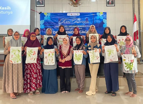 DAUN DI SEKITAR RUMAH JADI MOTIF TOTE BAG, SERUNYA ECOPRINT IBU PKK SENDANGAGUNG